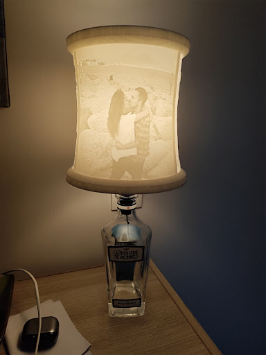 Lampada bottiglia litofana LUMINA personalizzata con luce calda